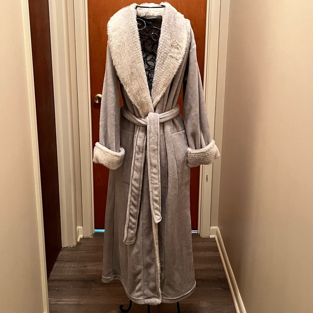 Natori Faux Fur Full Length Robe Gray Small